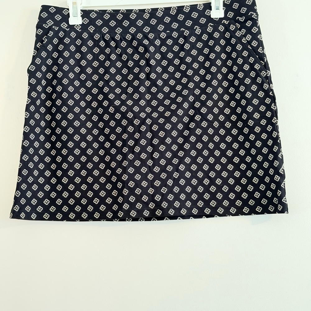 Croft & Barrow Black and White Geometric Mini Skirt wit Lined Shorts Size XL